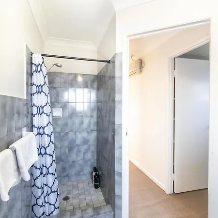 Palatial 4br 2ba Sunnybank Family Retreat Apartment *