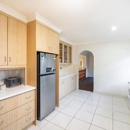 Palatial 4br 2ba Sunnybank Family Retreat