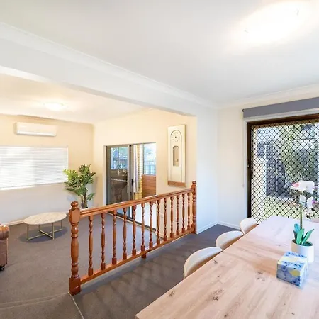 Palatial 4br 2ba Sunnybank Family Retreat *