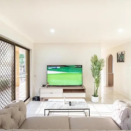 Palatial 4br 2ba Sunnybank Family Retreat