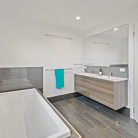 Spacious 4br Near Sunnybank With Modern Amenities *