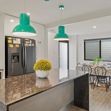 Spacious 4br Near Sunnybank With Modern Amenities Apartment *
