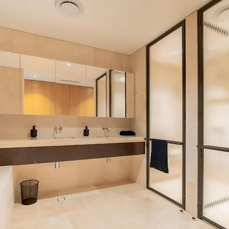 Luxury 3br In Beautiful New Farm Apartment