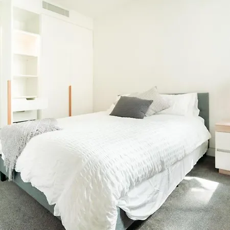 Luxury 3br In Beautiful New Farm *