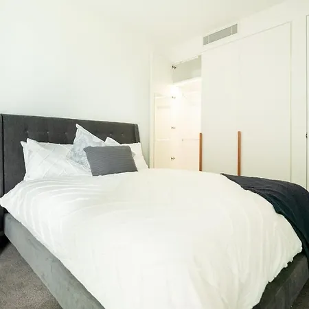 Luxury 3br In Beautiful New Farm