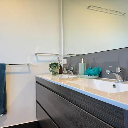 Spacious 4br Near Sunnybank With Modern Amenities Apartment