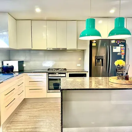 Apartment Spacious 4br Near Sunnybank With Modern Amenities *