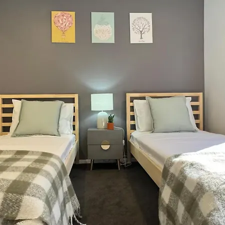 Spacious 4br Near Sunnybank With Modern Amenities *
