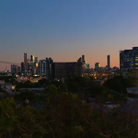 Bright Top-floor Retreat With Views Brisbane