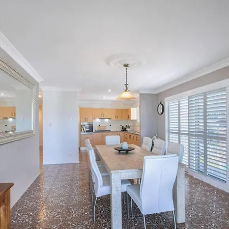 Bright Top-floor Retreat With Views Apartment *