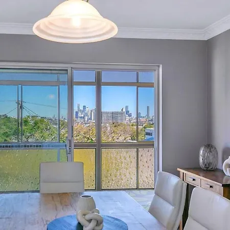 Bright Top-floor Retreat With Views Apartment Brisbane