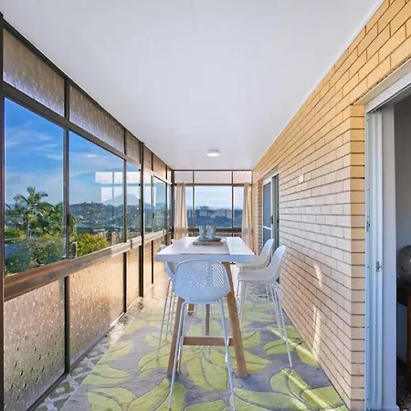 Apartment Bright Top-floor Retreat With Views Brisbane