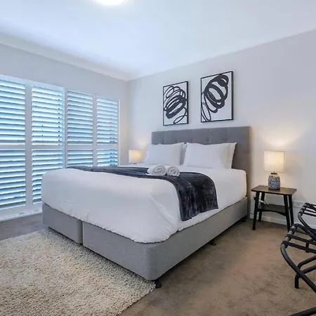 Apartment Bright Top-floor Retreat With Views *