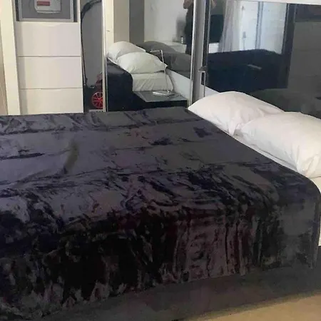 Discover Comfort Cbd Balcony Pool Gym Sauna Apartment