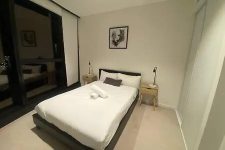 Escape To Elegance Stylish 2br In Skytower C10