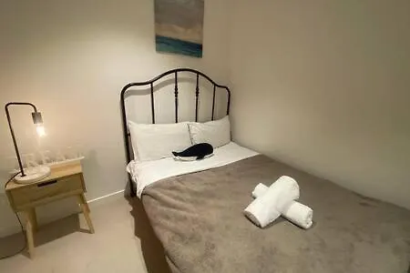 Escape To Elegance Stylish 2br In Skytower C10