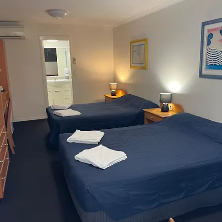 Queensport Tavern And Motel Motel 4*