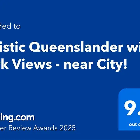 Artistic Queenslander With Park Views - 5 Bedroom - Sleep 10 Holiday home