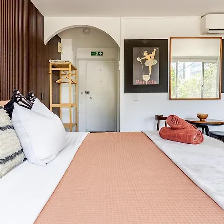 Mid Century Pad 1bed 1bath 1car 10 Mins To Cbd Apartment *