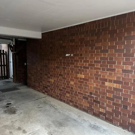 Mid Century Pad 1bed 1bath 1car 10 Mins To Cbd Apartment *