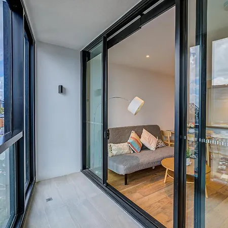 Skyline Haven, Luxe 2br With Pool & Gym In Fortitude Valley Apartment