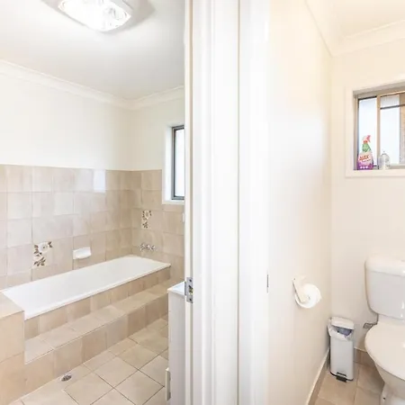 Space Abundant 4bed 2bath Sunnybank Retreat Holiday home Brisbane