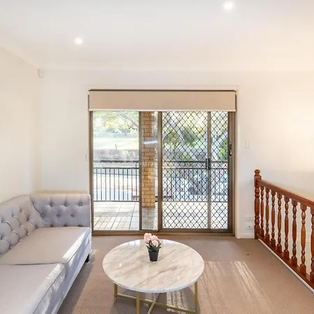 Space Abundant 4bed 2bath Sunnybank Retreat