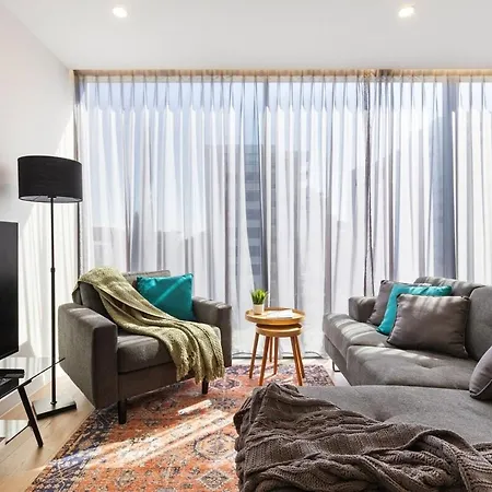 Lux Style Spacious 2 Bed 2 Bath Apt, Pool , Parking Apartment Brisbane