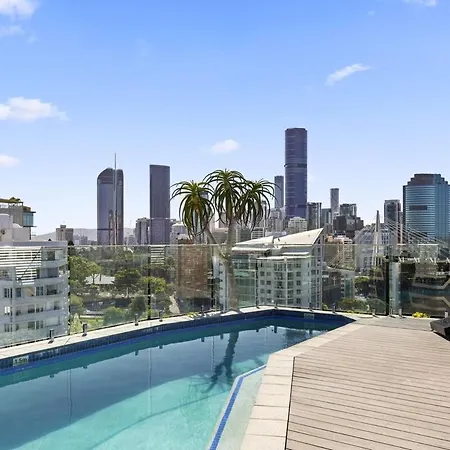 Apartment Lux Style Spacious 2 Bed 2 Bath Apt, Pool , Parking *
