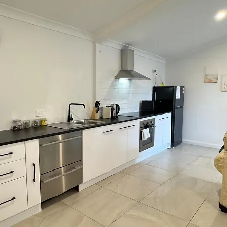 Spacious Belmont Granny Flat Easy Access To Cbd & Bayside Holiday home