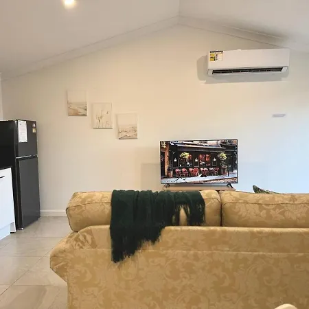 Spacious Belmont Granny Flat Easy Access To Cbd & Bayside Brisbane