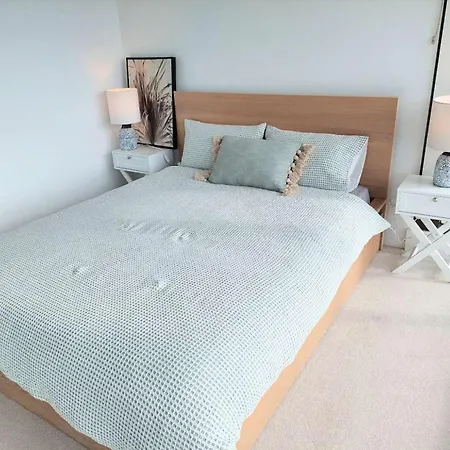 Modern 5-guest Pool Retreat For Family & Business * Brisbane