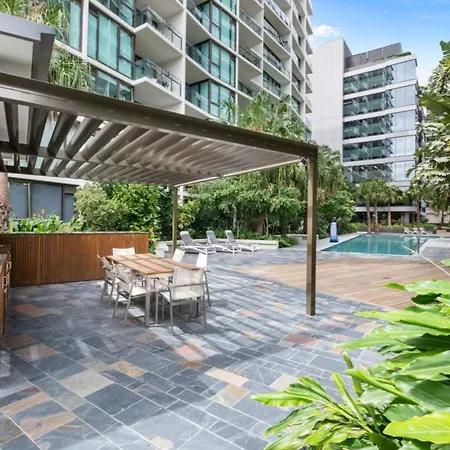 Modern 5-guest Pool Retreat For Family & Business Brisbane