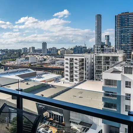 Apartment 1-bedroom With Pool, Sauna, And Parking In South Brisbane