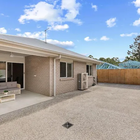 Holiday home Brand New Modern 5br House Ducted Ac Near Mall *