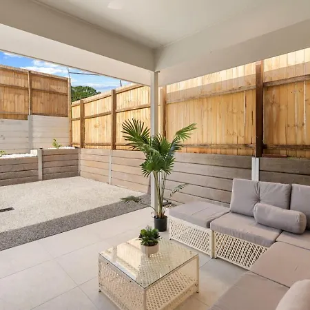 Brand New Modern 5br House Ducted Ac Near Mall *