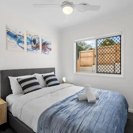 Brand New Modern 5br House Ducted Ac Near Mall Holiday home