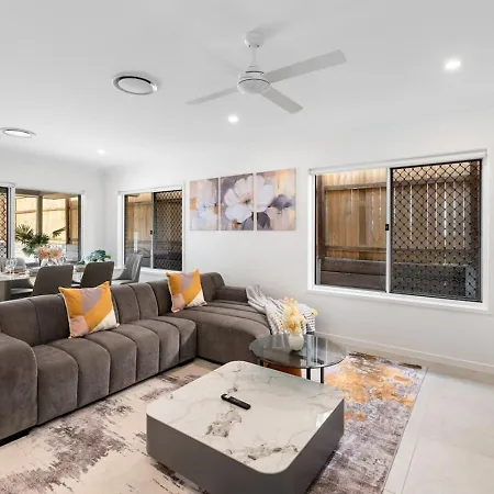 Brand New Modern 5br House Ducted Ac Near Mall Holiday home