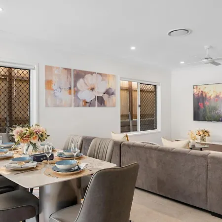 Brand New Modern 5br House Ducted Ac Near Mall Holiday home *