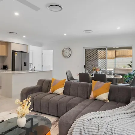 Brand New Modern 5br House Ducted Ac Near Mall Holiday home