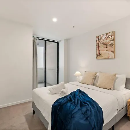 Apartment Unbeatable River And Cbd Views Pool 2car And Prime Spot