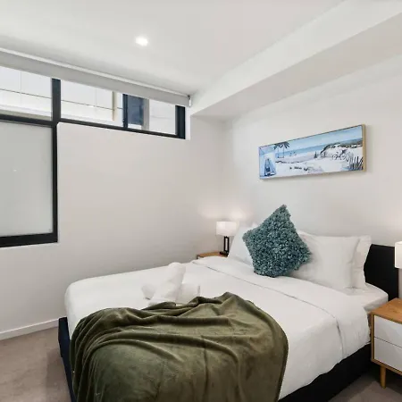 Unbeatable River And Cbd Views Pool 2car And Prime Spot Apartment