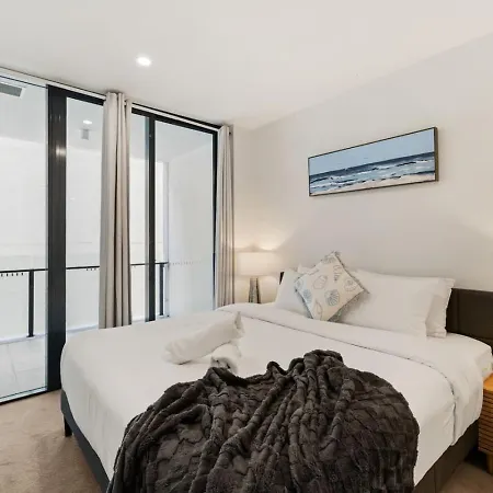 Apartment Unbeatable River And Cbd Views Pool 2car And Prime Spot