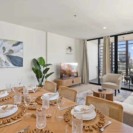 Apartment Unbeatable River And Cbd Views Pool 2car And Prime Spot *