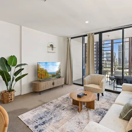 Unbeatable River And Cbd Views Pool 2car And Prime Spot Apartment