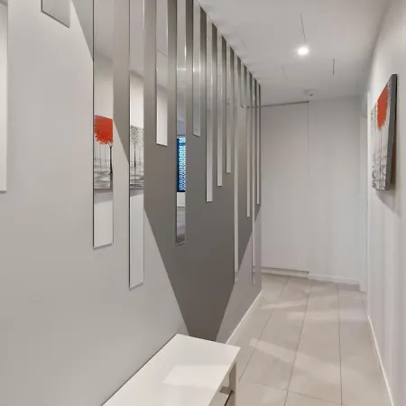 Apartment Rooftop Pool And View Stylish 2bed With Ducted Ac *