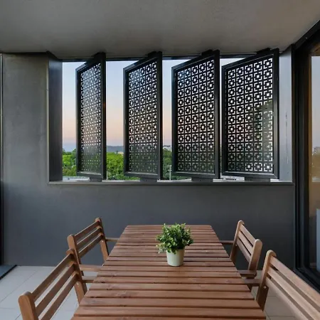 Apartment Rooftop Pool And View Stylish 2bed With Ducted Ac Brisbane