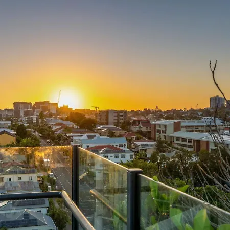 Rooftop Pool And View Stylish 2bed With Ducted Ac Brisbane