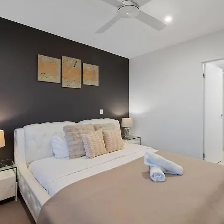 Apartment Rooftop Pool And View Stylish 2bed With Ducted Ac
