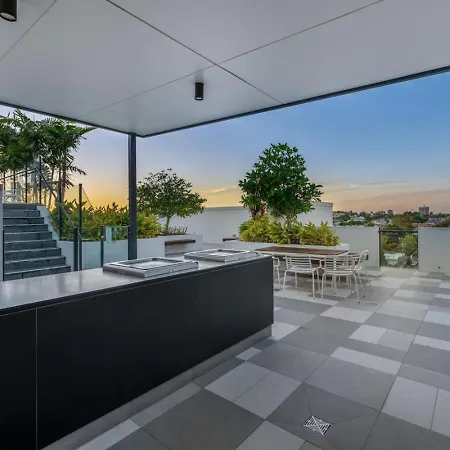 Apartment Rooftop Pool And View Stylish 2bed With Ducted Ac *